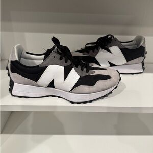 New Balance Men's Black and White Sneakers